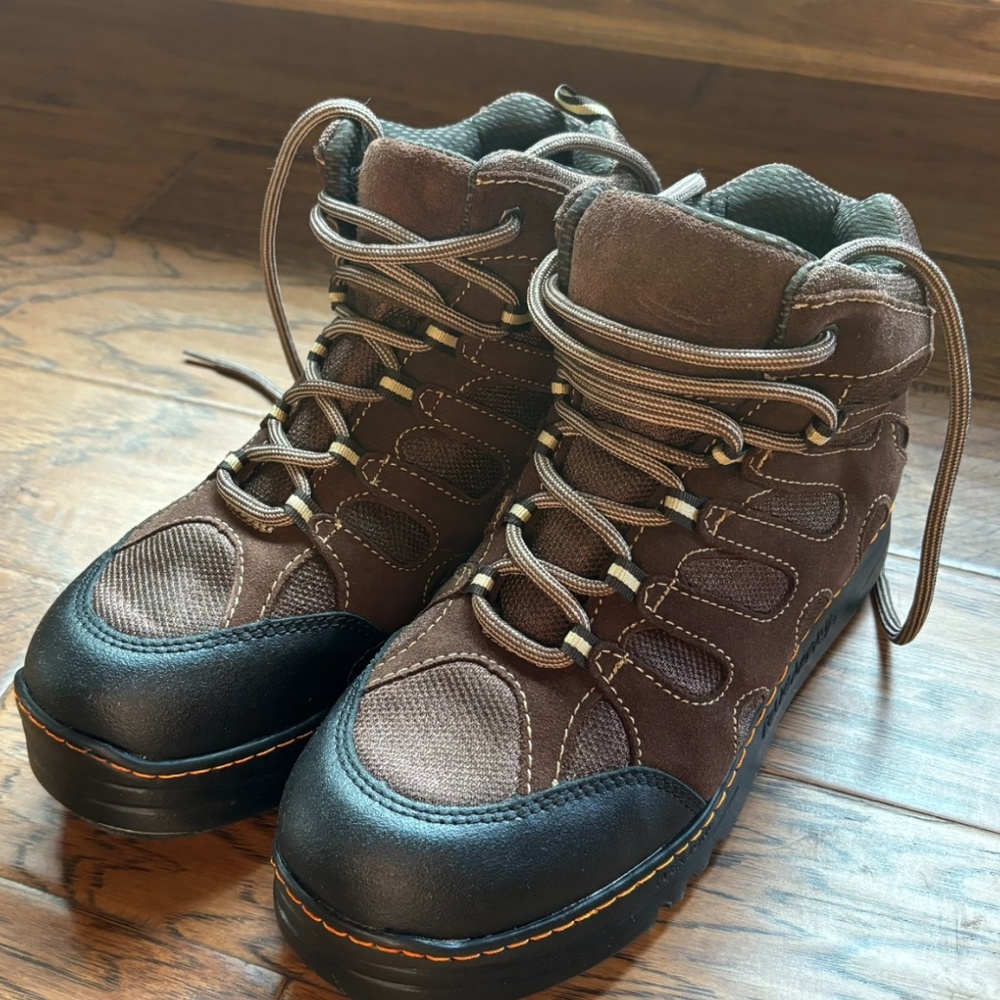 Like New - Cougar Paws Estimator Boots - Size 10